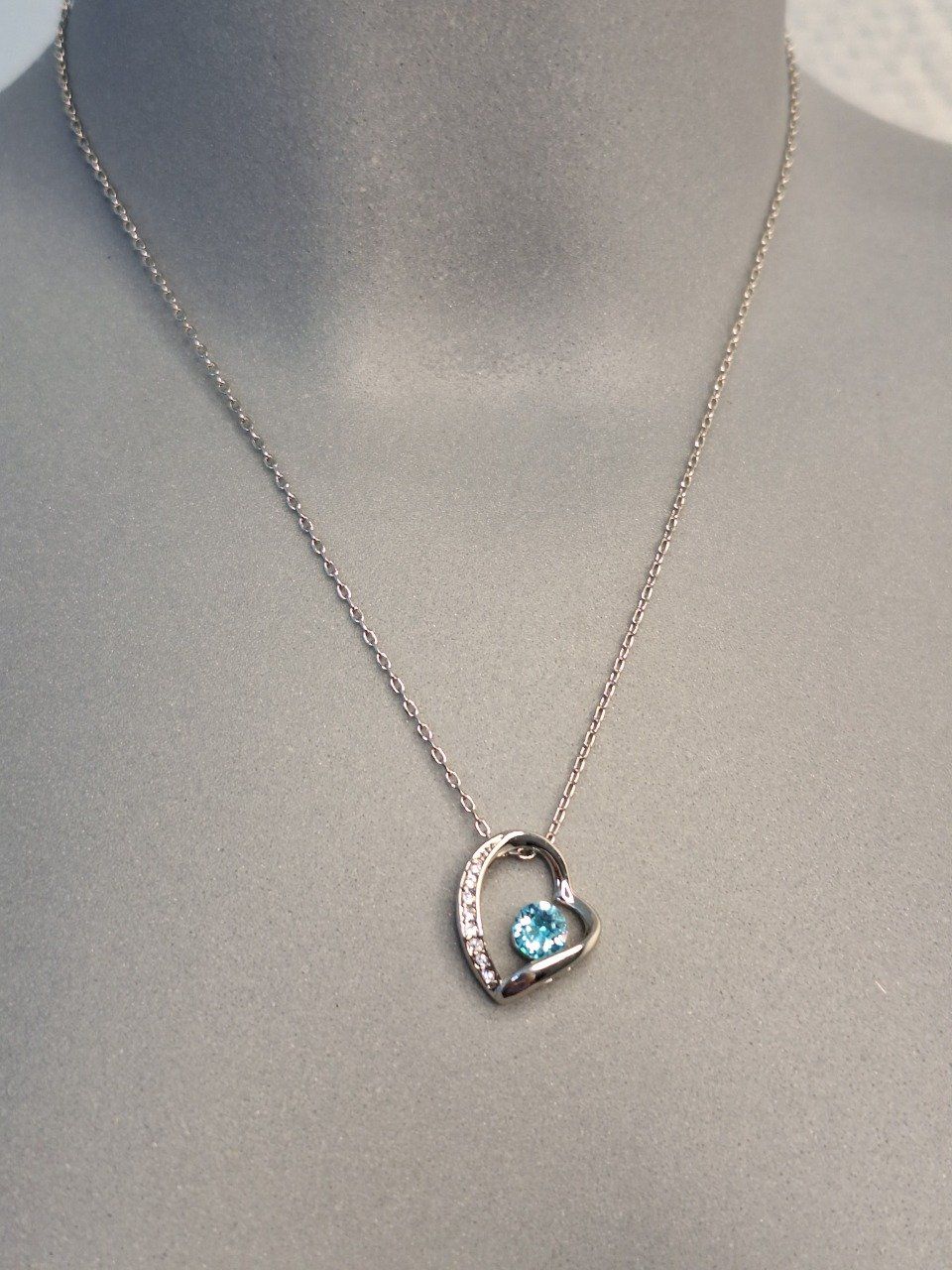 Chaine et Pendentif coeur diamant, solitaire bleu, SWAROVSKI