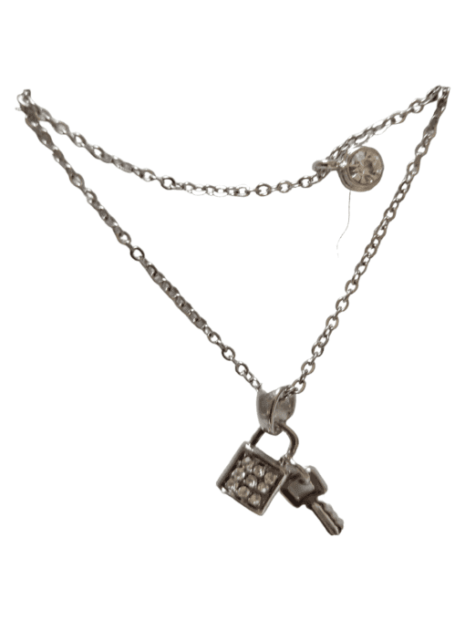Collier couleur argent modèle cadenas à clef